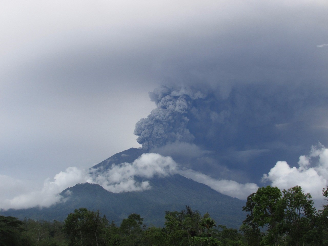 Que Pasaria Si El Teide Entrara En Erupcion Volcán Agung: ¿por qué va a entrar en erupción?